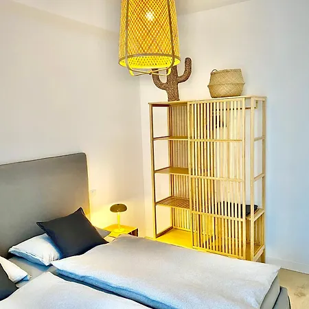 Modern M4 Tolstoj Self-check-in *