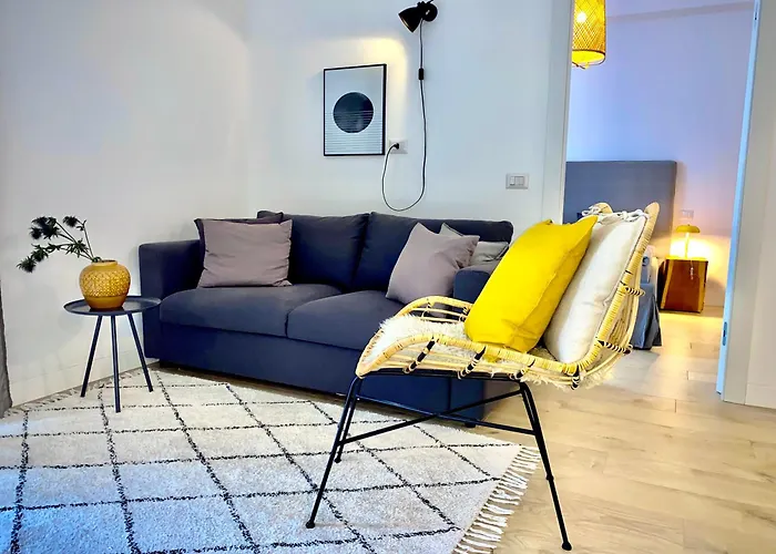 Modern M4 Tolstoj Self-check-in Lägenhet