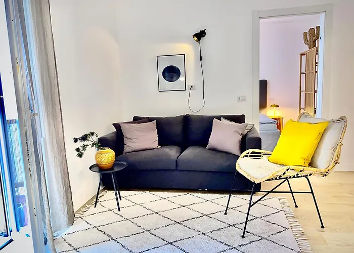 Modern M4 Tolstoj Self-check-in